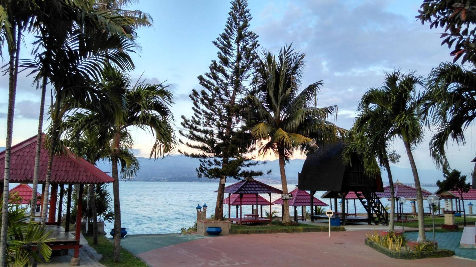 Amazing Beach Resort Palu Exterior photo